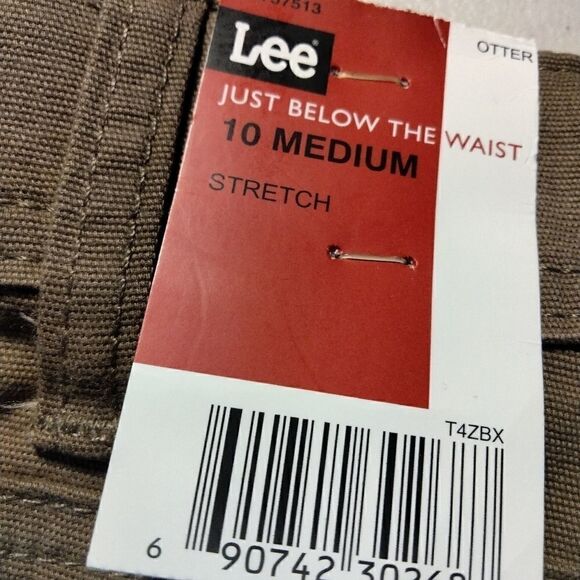 NWT: Lee comfort fit woman's shorts. - Picture 5 of 9